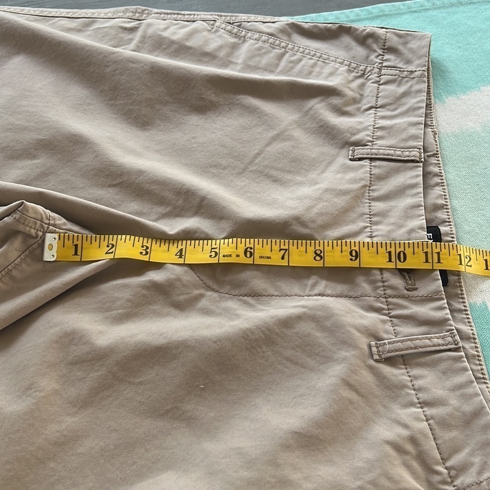 Express Men’s Classic Fit Khaki Flat Front At-The-Knee Shorts Size 33 - Picture 9 of 10